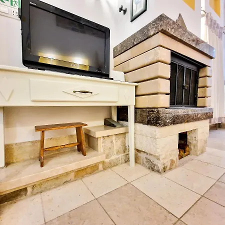 Apartment Jackie's Little Stone House