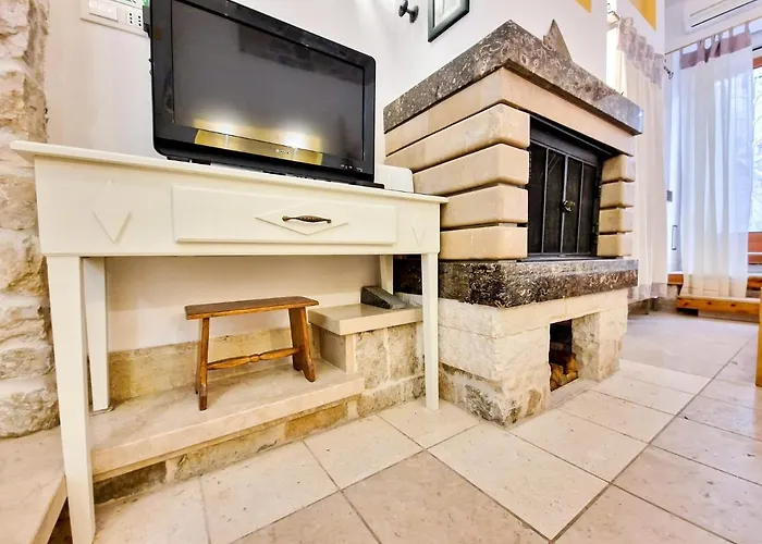 דירה Jackie's Little Stone House
