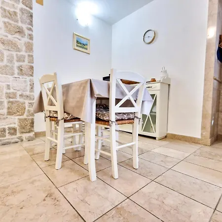 Apartman Jackie's Little Stone House *