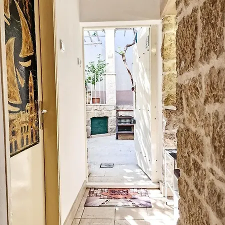 Jackie's Little Stone House Сплит